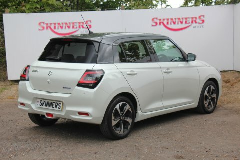 Suzuki Swift Ultra White #6