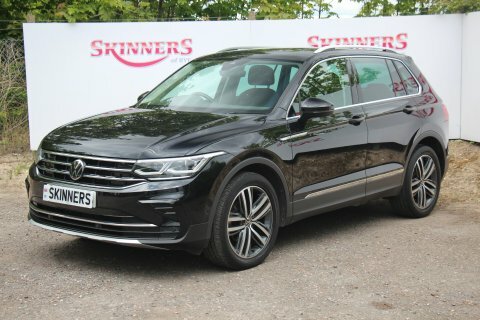 Volkswagen Tiguan Elegance Tsi Dsg HV72UCS Black #3