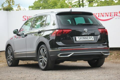 Volkswagen Tiguan Elegance Tsi Dsg HV72UCS Black #4
