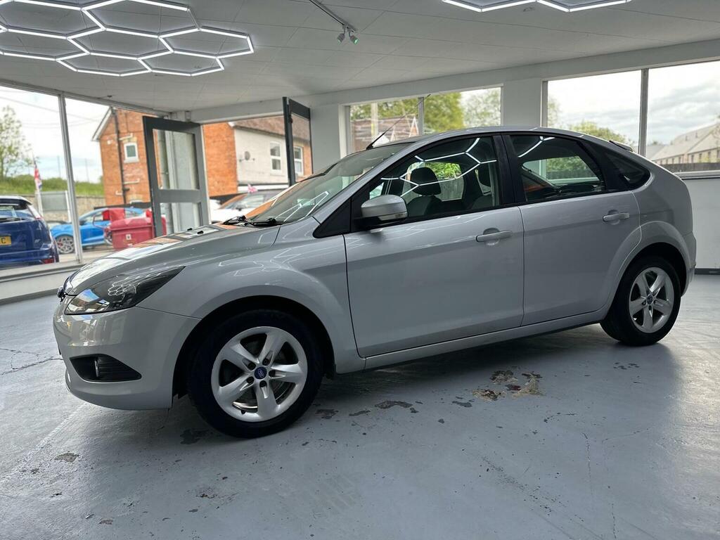 Ford Focus Hatchback 1.6 Tdci Dpf Zetec 201010 YT10HXH Silver #2