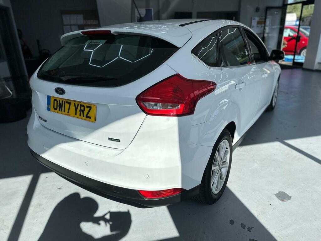 Ford Focus Hatchback 1.0T Ecoboost Titanium Euro 6 Ss OW17YRZ White #5
