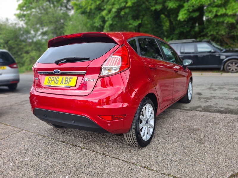 Ford Fiesta Titanium Red #4
