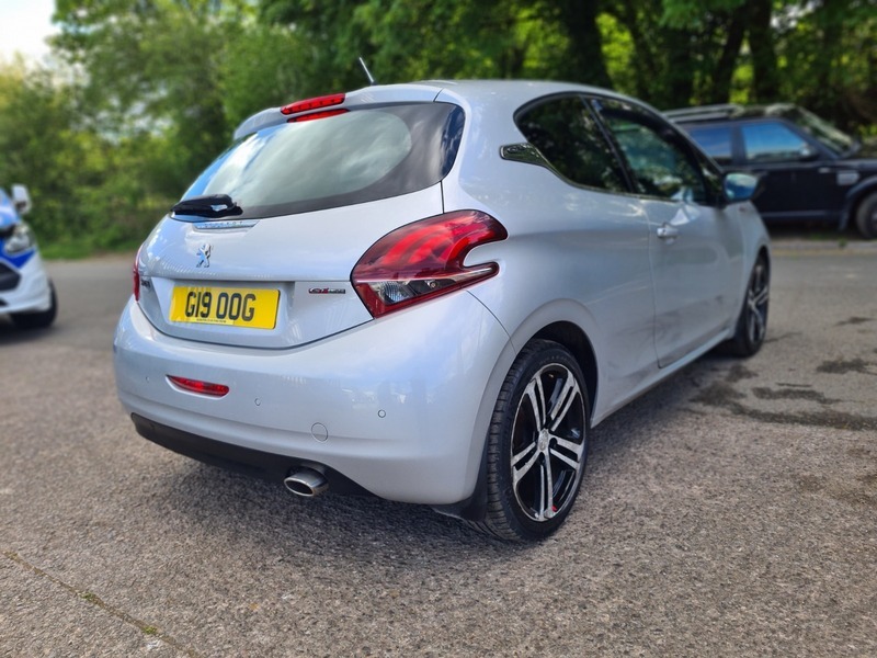 Peugeot 208 Blue Hdi Gt Line Silver #4