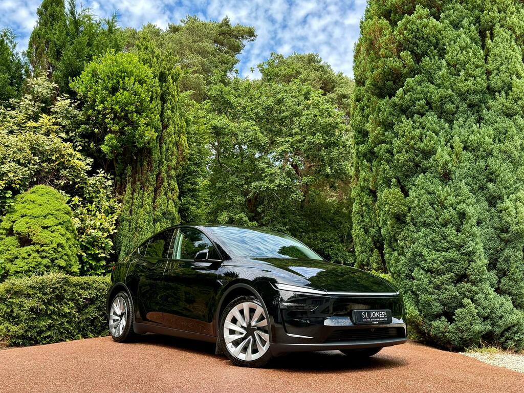 Tesla Model Y Long Range Juniper Launch Edition Premiu Black