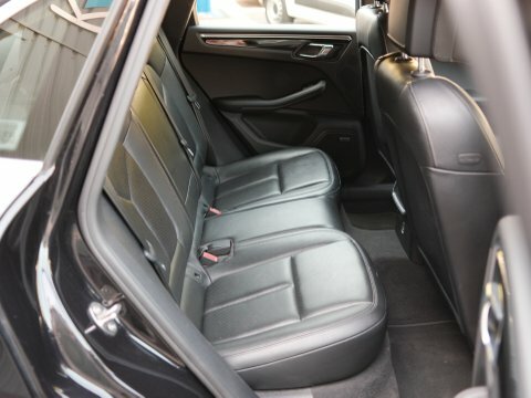 Porsche Macan D S Pdk LF68UKM Black #4