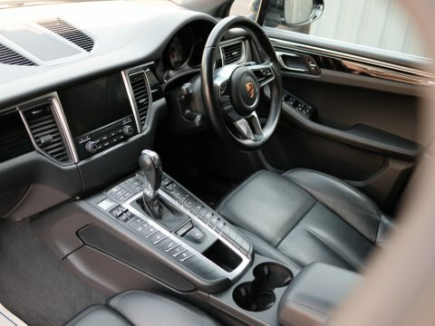 Porsche Macan D S Pdk LF68UKM Black #2