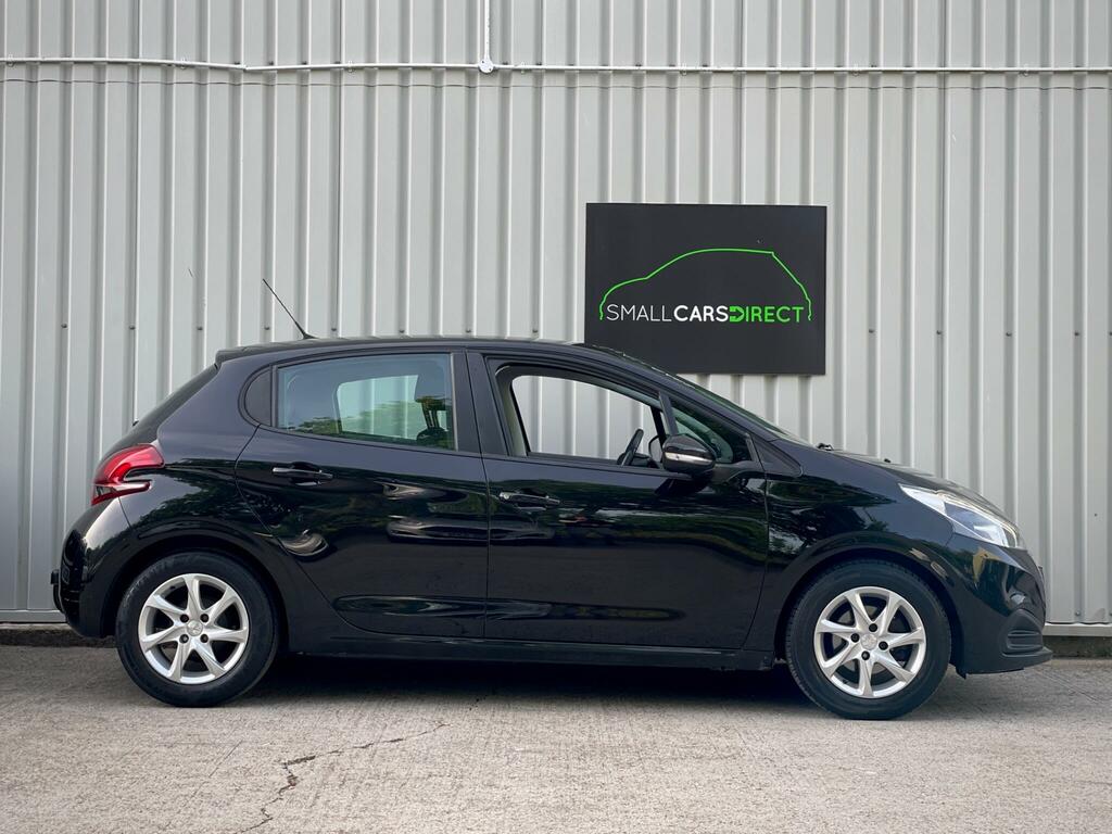 Peugeot 208 Active Black #4