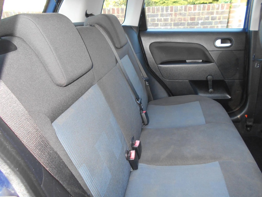 Ford Fiesta 1.25 Zetec Climate Hatchback 14 MW07YCS Blue #6