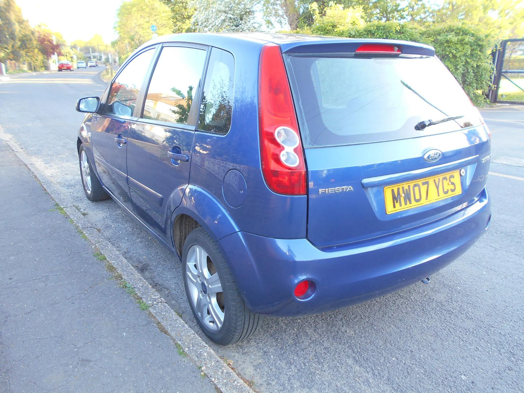 Ford Fiesta 1.25 Zetec Climate Hatchback 14 MW07YCS Blue #4
