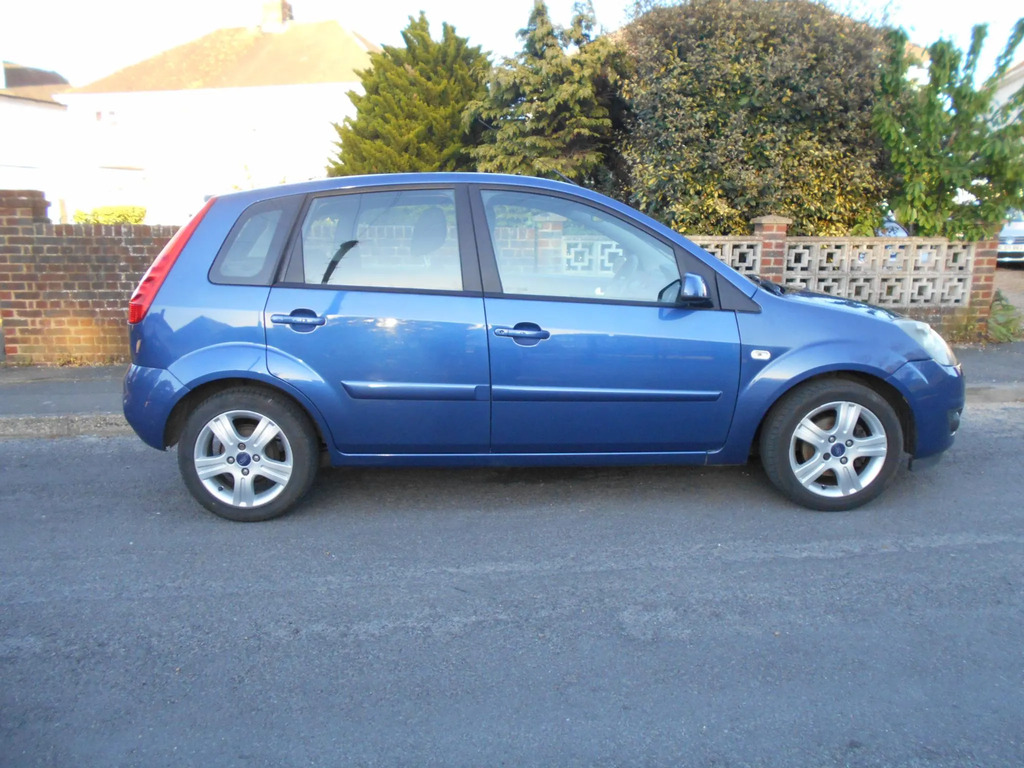 Ford Fiesta 1.25 Zetec Climate Hatchback 14 MW07YCS Blue #2