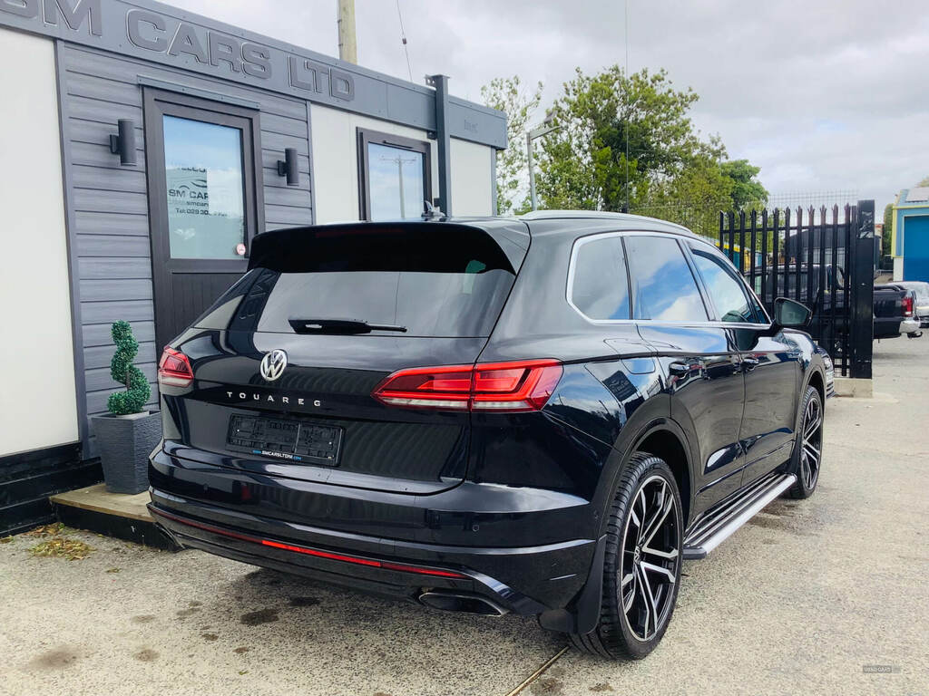 Volkswagen Touareg 3.0 V6 Tdi 4Motion 231 R-line Tip YO19HLF Black #3