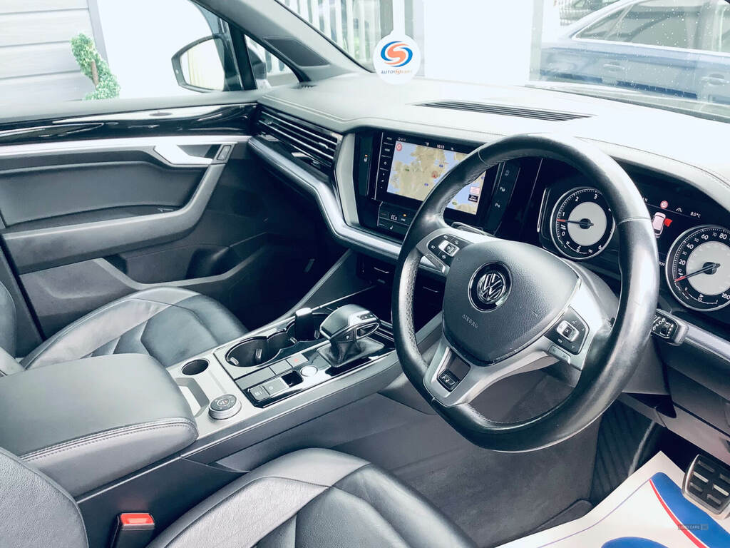 Volkswagen Touareg 3.0 V6 Tdi 4Motion 231 R-line Tip YO19HLF Black #6
