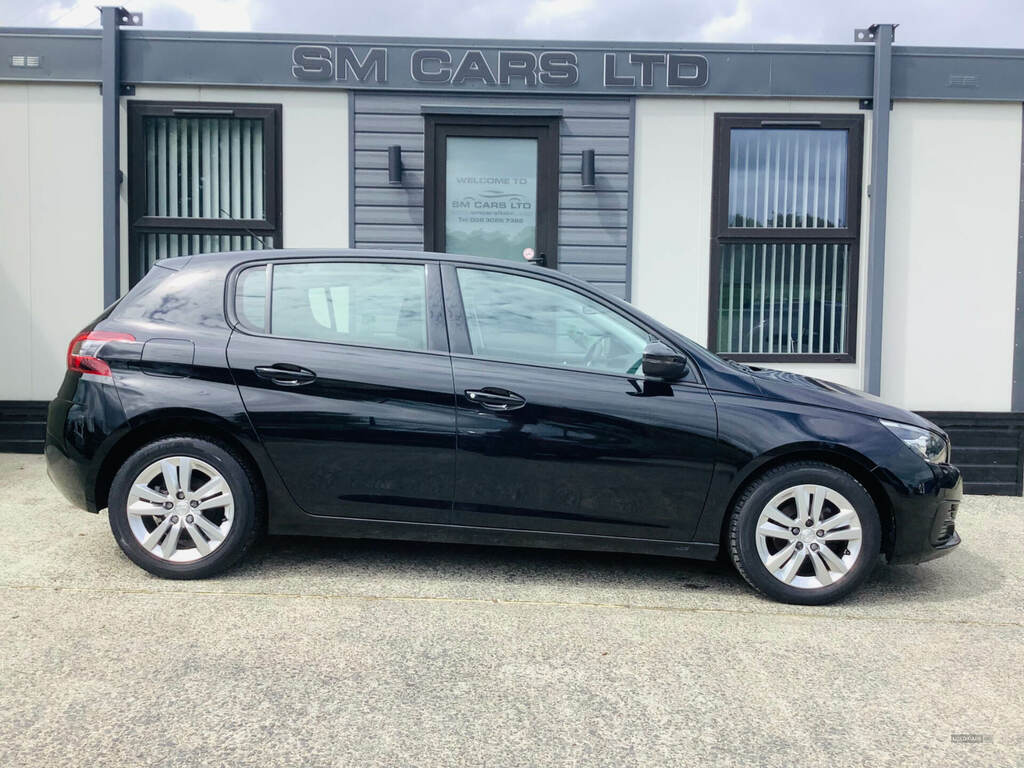 Peugeot 308 1.6 Bluehdi 100 Active Black #2