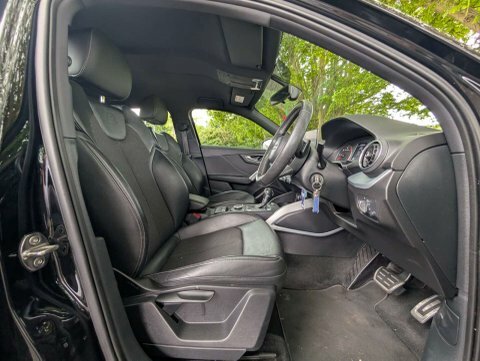 Audi Q2 1.6 Q2 S CE69DYG Black #2