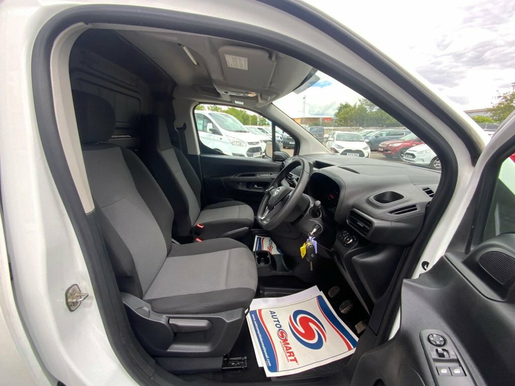 Vauxhall Combo 1.6L Edition FE19OFK White #2