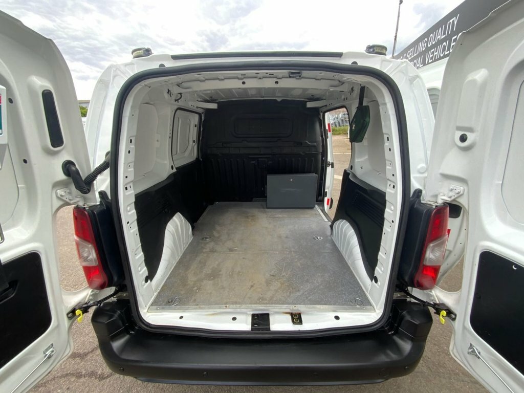 Vauxhall Combo 1.6L Edition FE19OFK White #3