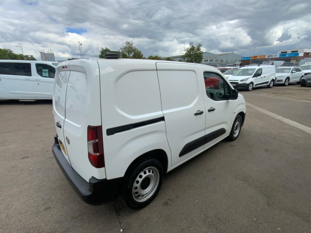 Vauxhall Combo 1.6L Edition FE19OFK White #5