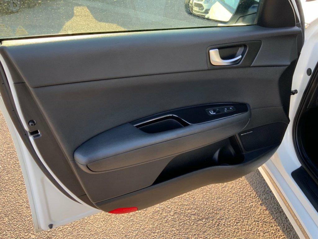 Kia Optima 1.7L 3 White #6