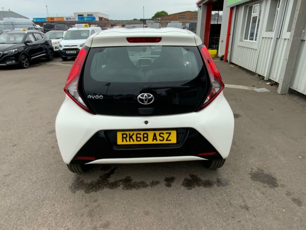 Toyota Aygo 1L X-play RK68ASZ White #2