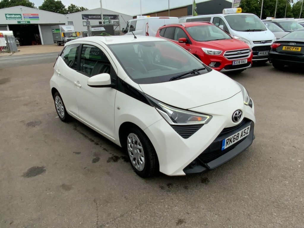 Toyota Aygo 1L X-play RK68ASZ White #4