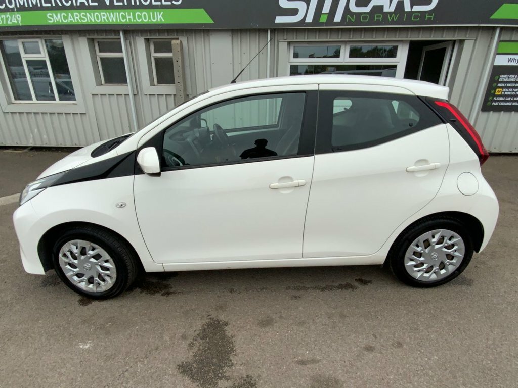 Toyota Aygo 1L X-play RK68ASZ White #5
