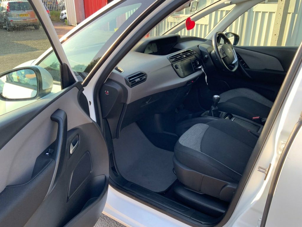 Citroen Grand C4 Picasso 1.6L Touch Edition KT17FEV White #6