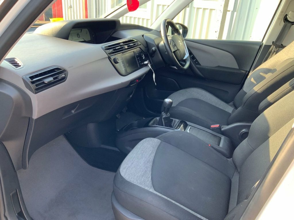 Citroen Grand C4 Picasso 1.6L Touch Edition KT17FEV White #5