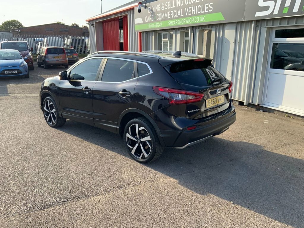 Nissan Qashqai 1.3L Tekna EA69VKG Black #2