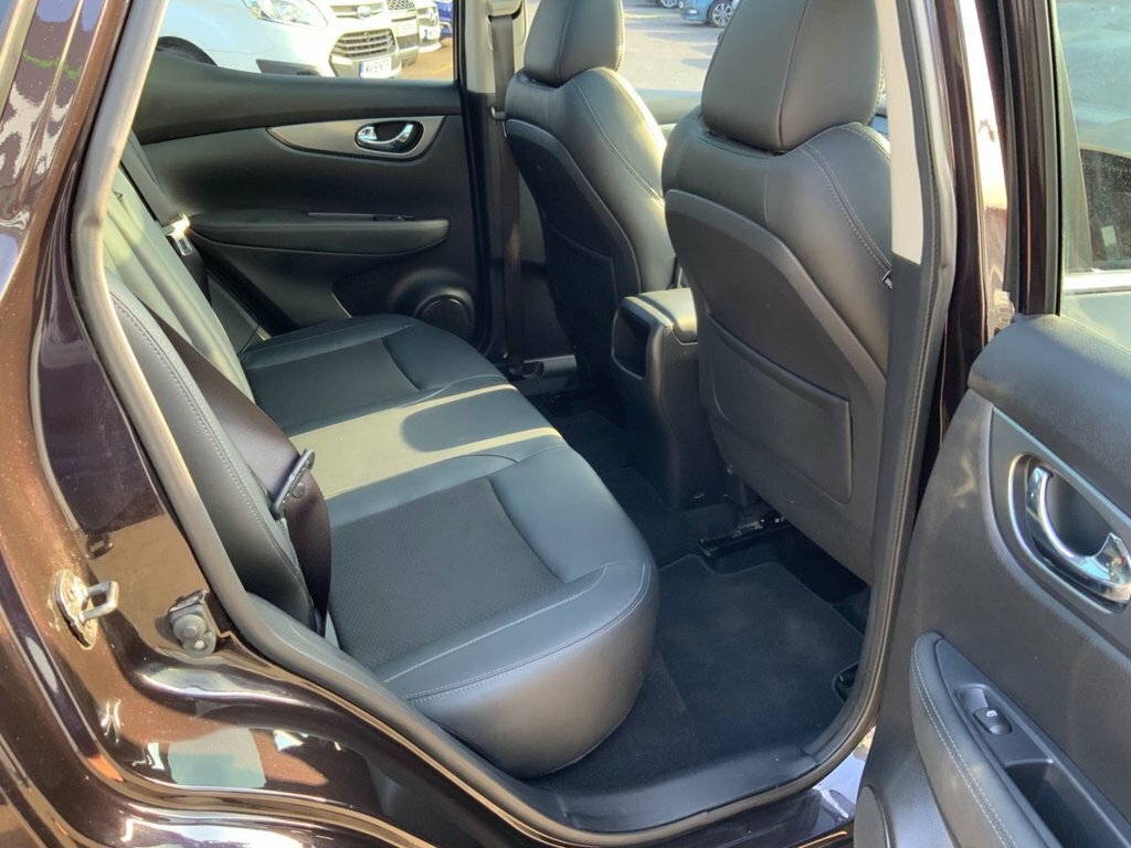 Nissan Qashqai 1.3L Tekna EA69VKG Black #5