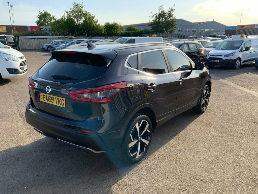 Nissan Qashqai 1.3L Tekna EA69VKG Black #4