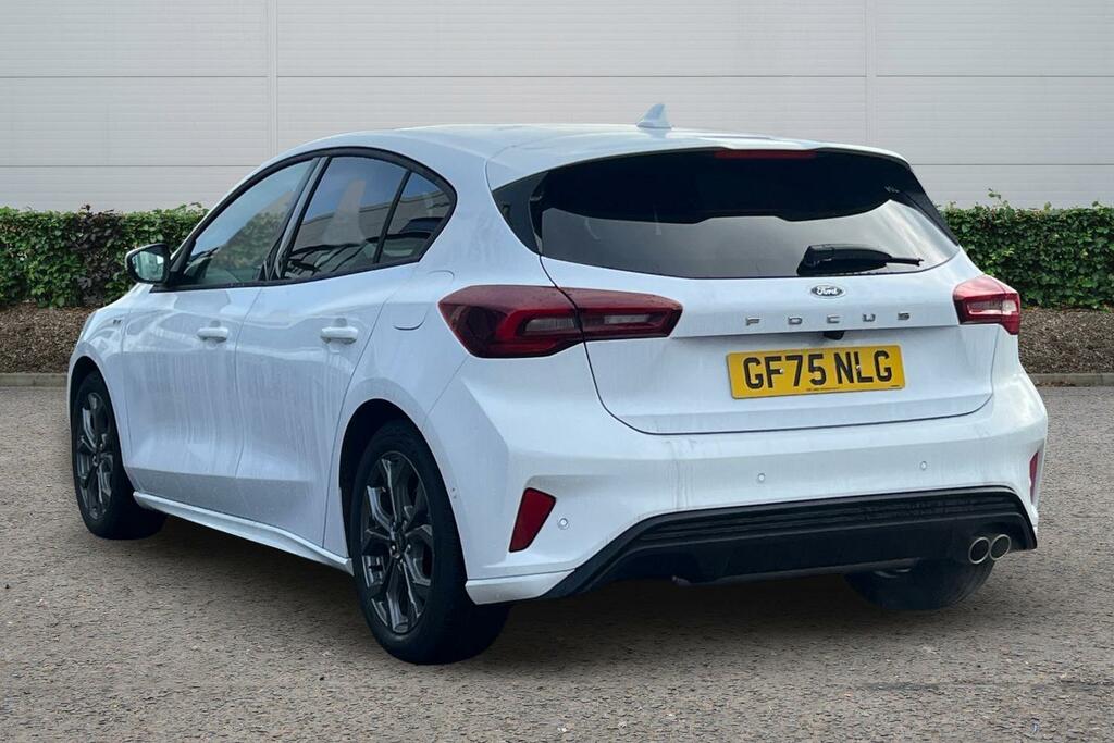 Ford Focus 1.0 Ecoboost Hybrid Mhev 155 St-line GF75NLG White #2