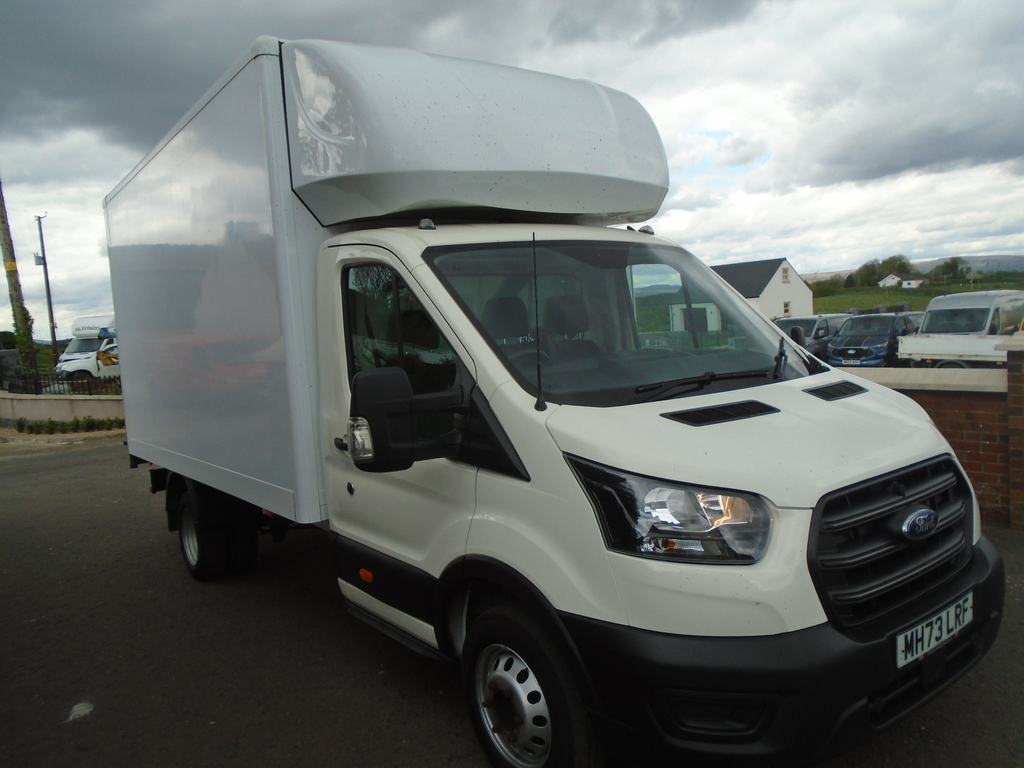 Ford Transit Custom 350 13Ft6 Luton 130Hp Twinwheel White