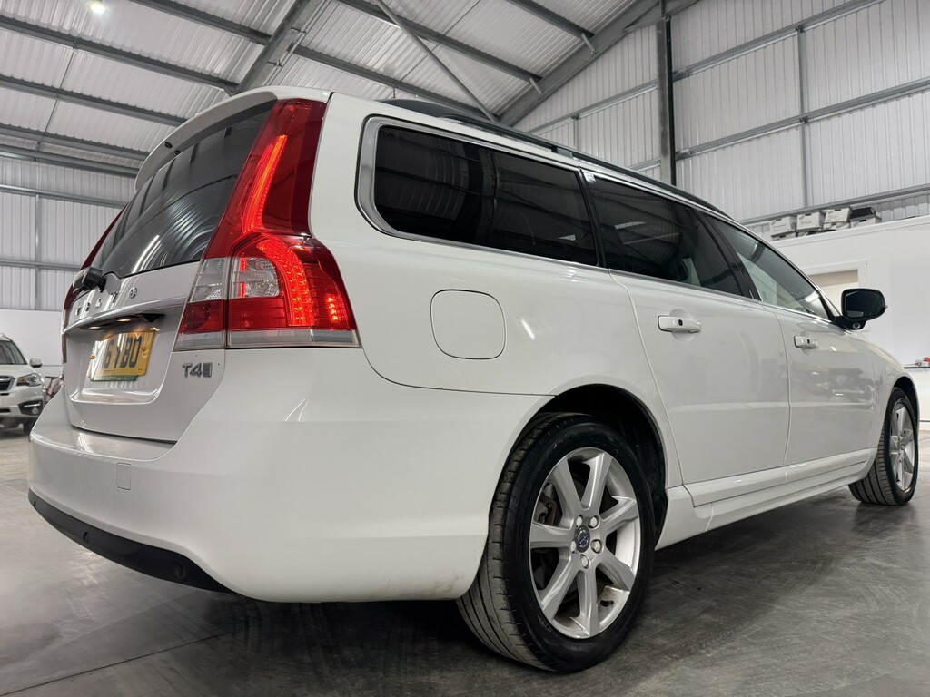 Volvo V70 D3 136 R Design Nav White #8