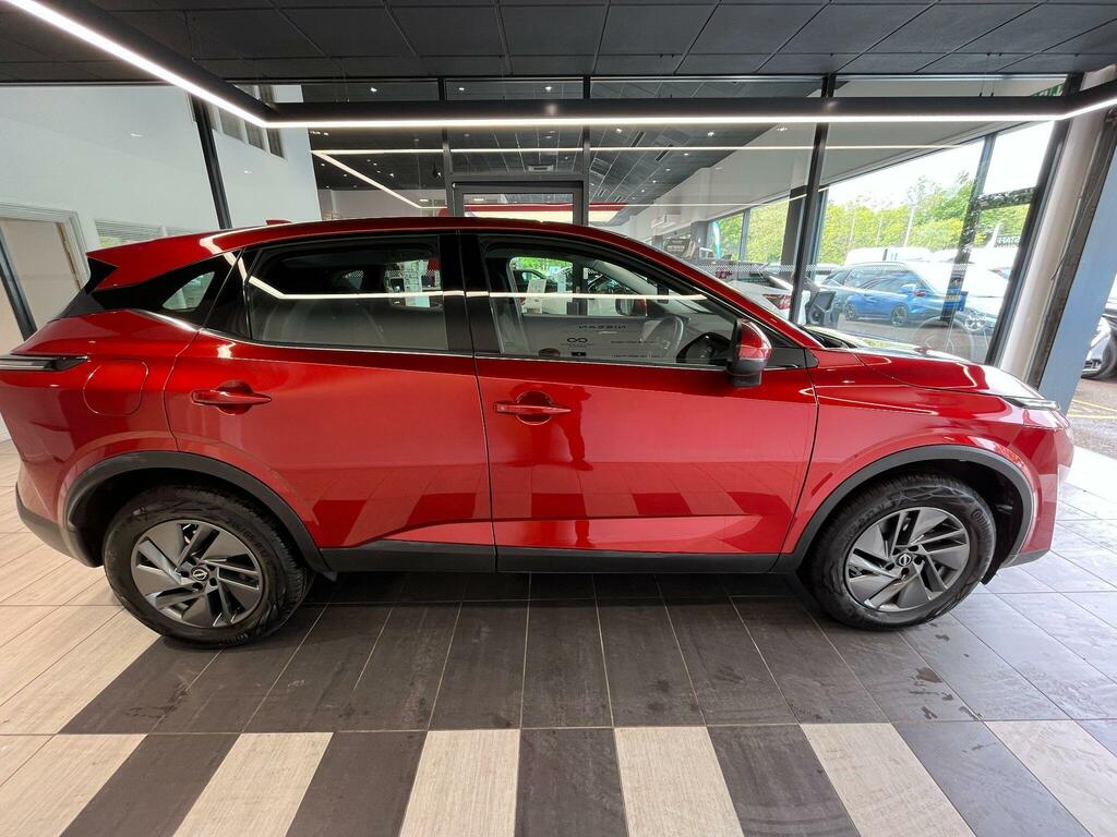 Nissan Qashqai 1.3 Dig-t Mhev Acenta Premium Euro 6 Ss OW25UWK Red #4