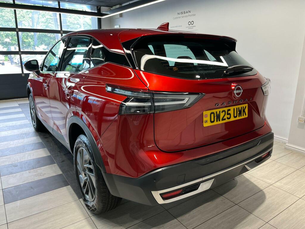 Nissan Qashqai 1.3 Dig-t Mhev Acenta Premium Euro 6 Ss OW25UWK Red #3