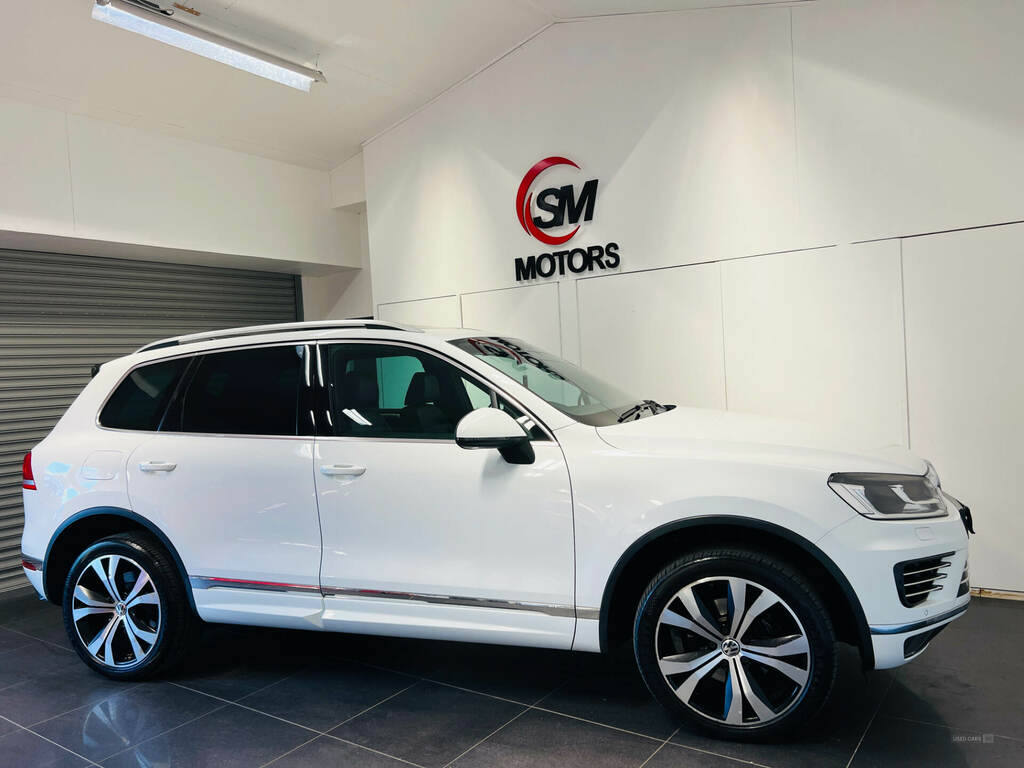Volkswagen Touareg 3.0 V6 Tdi Bluemotion Tech 262 R-line Tip BFZ686 White #3