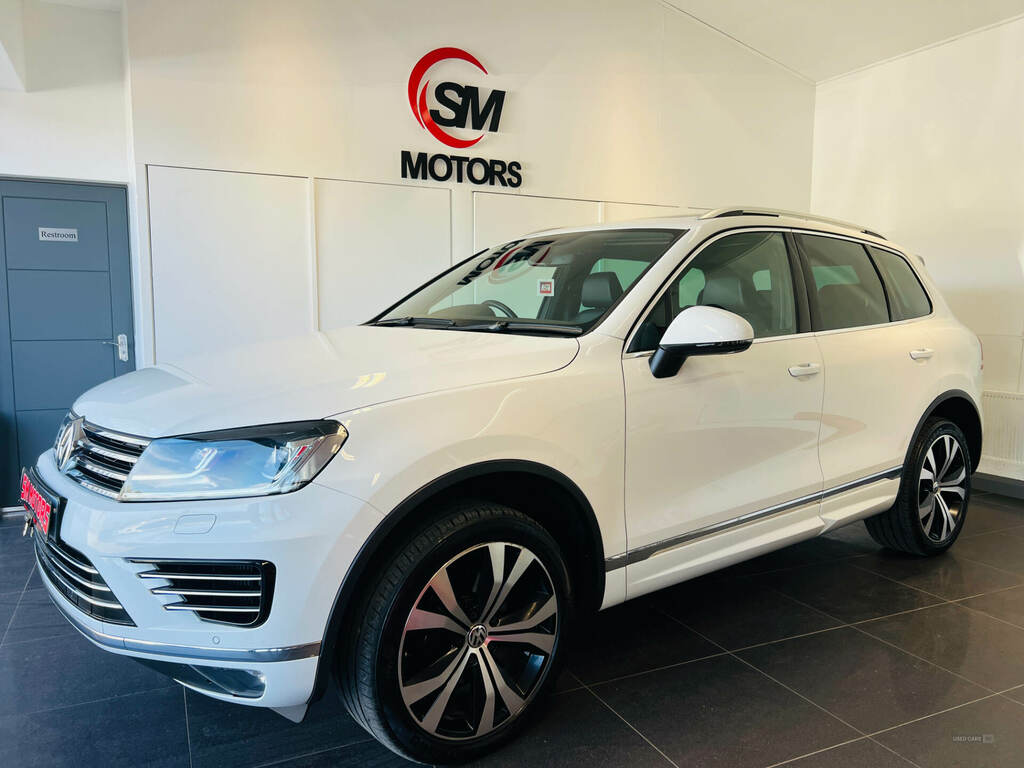 Volkswagen Touareg 3.0 V6 Tdi Bluemotion Tech 262 R-line Tip BFZ686 White #4