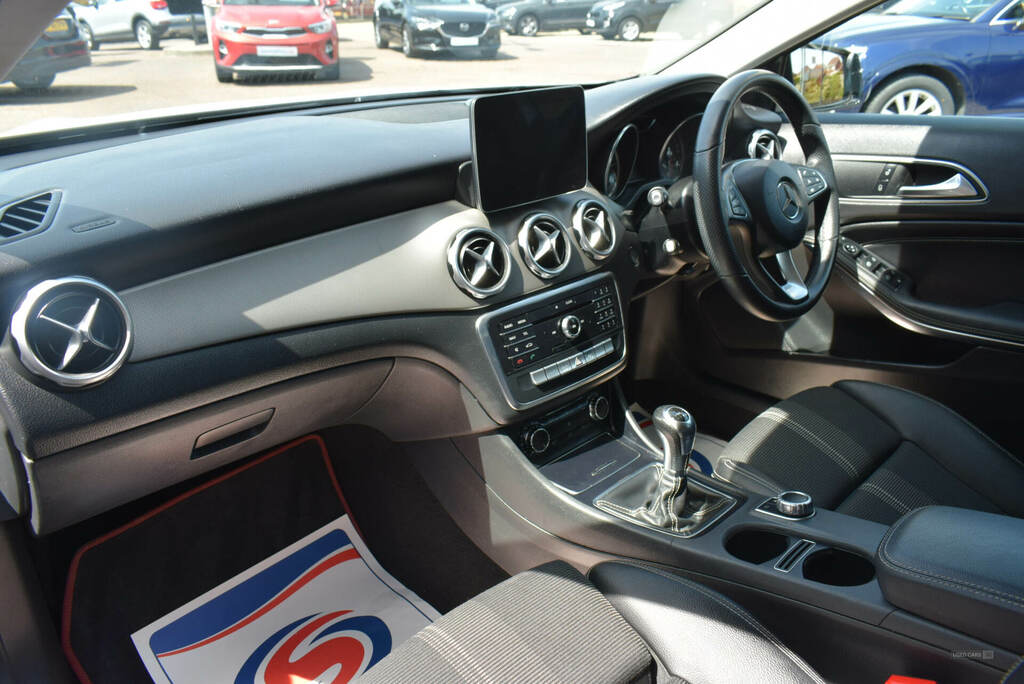 Mercedes-Benz GLA Class Gla 180 Urban Edition WX69VNA White #3