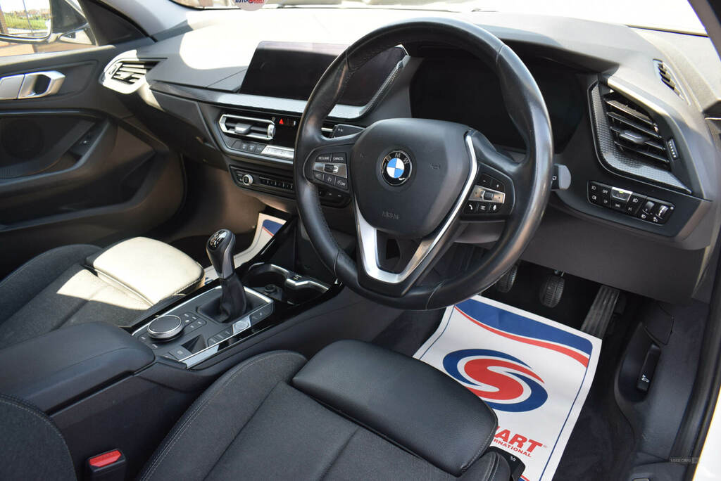 BMW 1 Series 118I 136 Sport Live Cockpit Professional AMZ1813 White #2