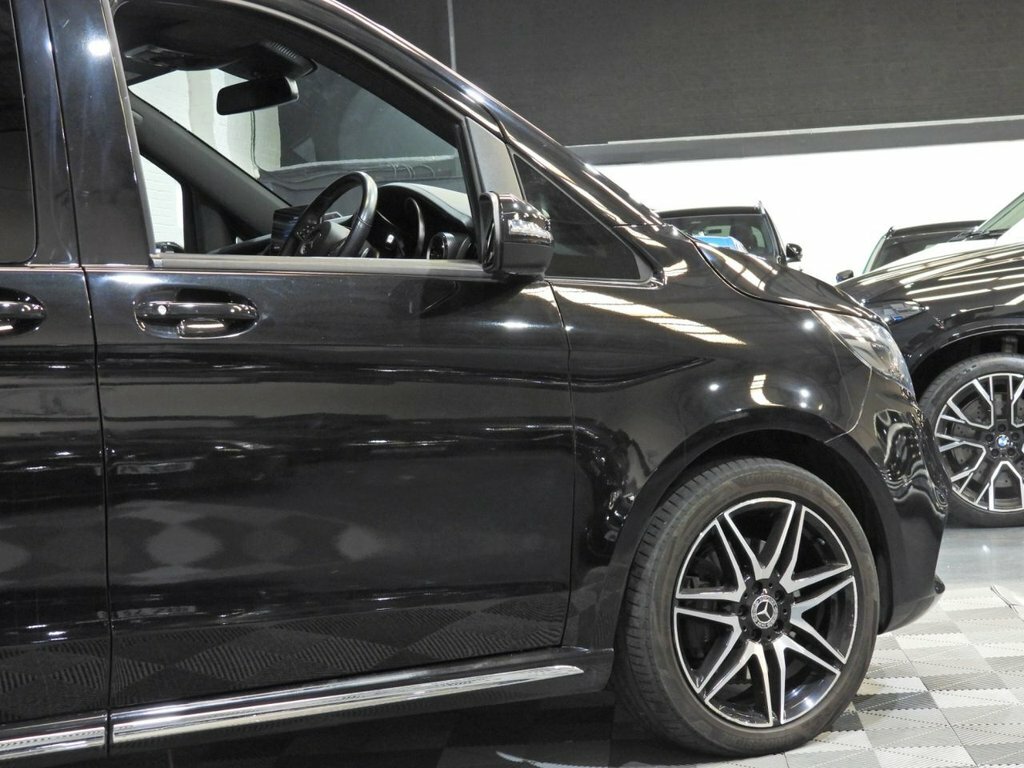 Mercedes-Benz V Class 2L Amg Line YK23OTE Black #2