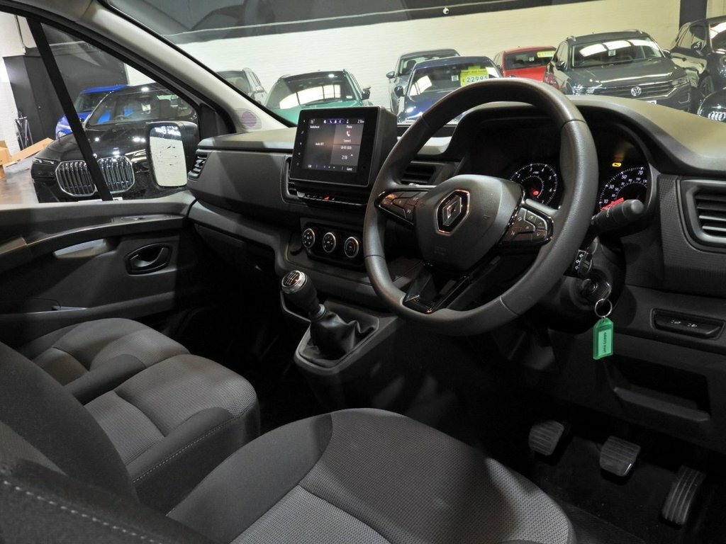 Renault Trafic 2L Advance MM73RWF White #4