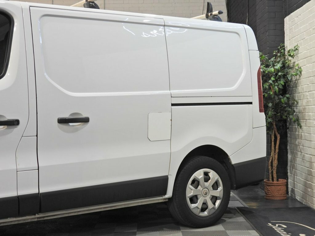 Renault Trafic 2L Advance MM73RWF White #3
