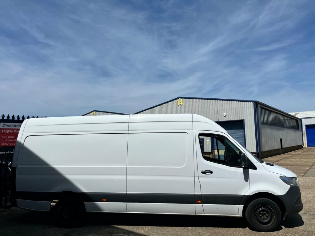 Mercedes-Benz Sprinter 2L Premium YK23EZT White #2