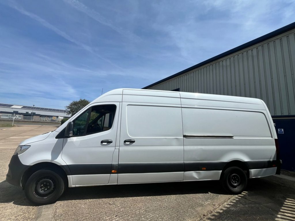 Mercedes-Benz Sprinter 2L Premium YK23EZR White #4