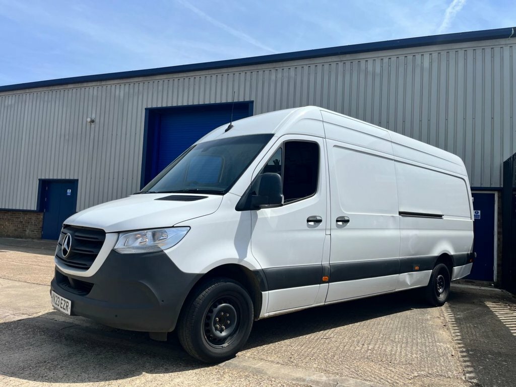 Mercedes-Benz Sprinter 2L Premium YK23EZR White #3