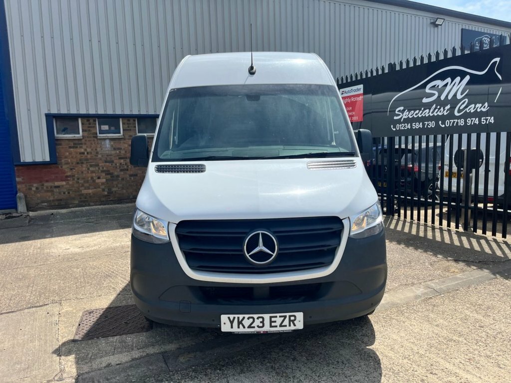Mercedes-Benz Sprinter 2L Premium YK23EZR White #2