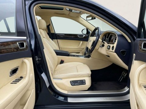 Bentley Flying Spur Saloon #4