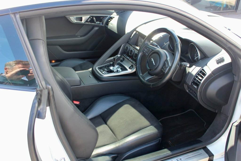 Jaguar F-Type Coupe NJ16SGY White #3
