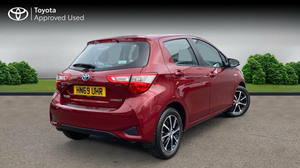 Toyota Yaris 1.5 Vvt-h Icon Tech E-cvt Euro 6 Ss Red #2