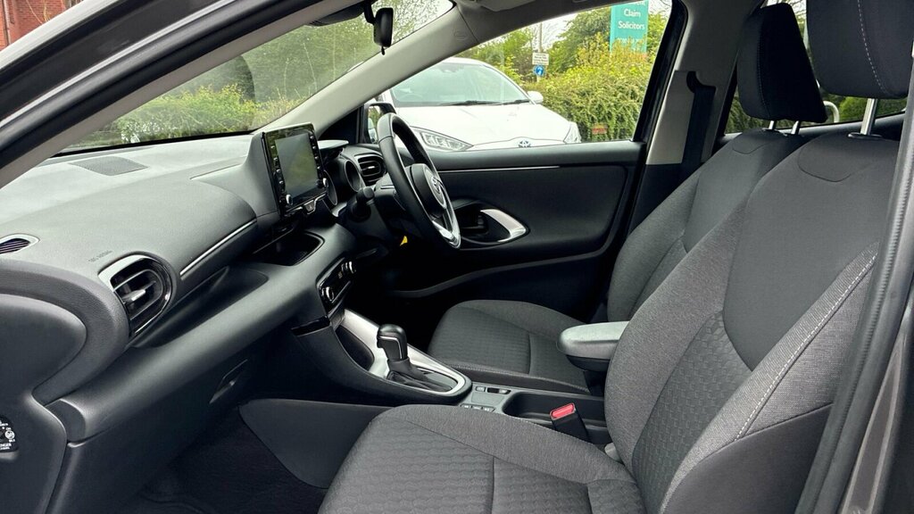 Toyota Yaris 1.5 Vvt-h Design E-cvt Euro 6 Ss WG73LKN Grey #5